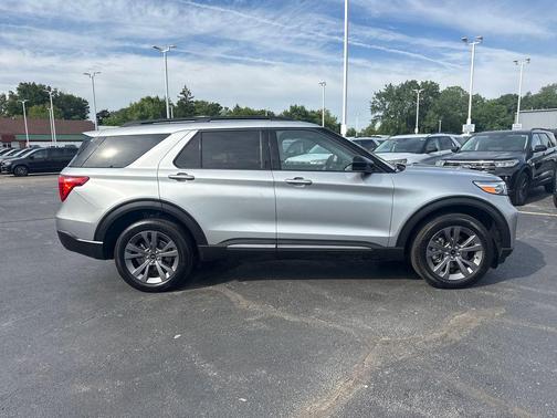 Iconic Silver Metallic 2023 Ford Explorer XLT