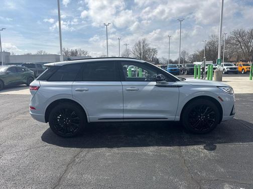 Crystal White 2025 Lincoln Corsair Reserve