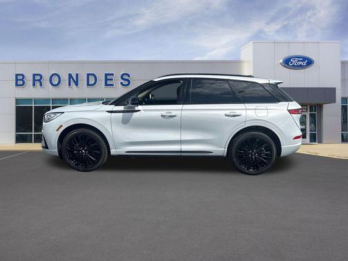 Crystal White 2025 Lincoln Corsair Reserve