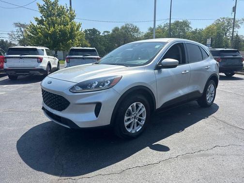 Ingot Silver Metallic 2020 Ford Escape SE