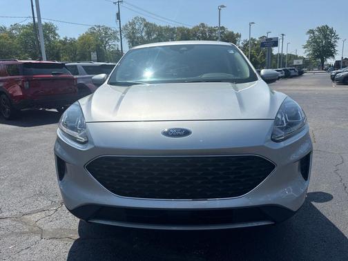 Ingot Silver Metallic 2020 Ford Escape SE