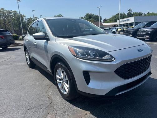 Ingot Silver Metallic 2020 Ford Escape SE