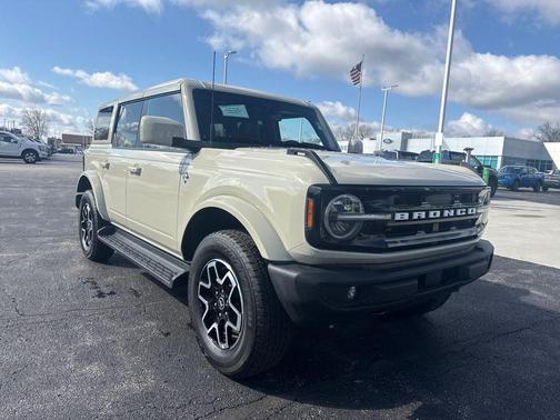 Desert Brown 2025 Ford Bronco Outer Banks