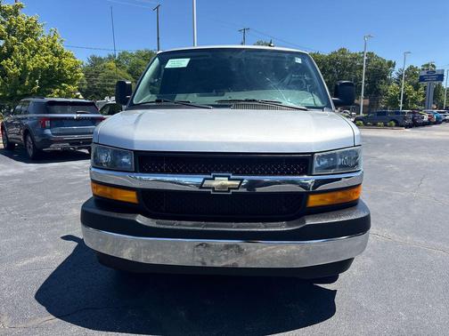 Silver Ice Metallic 2018 Chevrolet Express 3500 LT