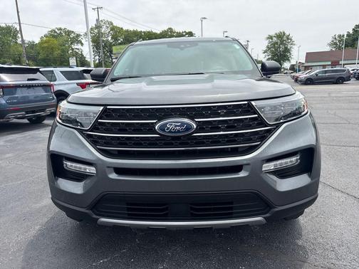 Carbonized Gray Metallic 2024 Ford Explorer XLT