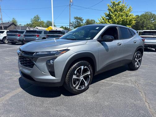Sterling Gray Metallic 2024 Chevrolet Trax 1RS