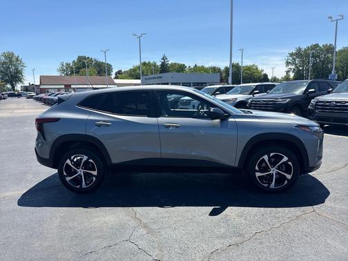 Sterling Gray Metallic 2024 Chevrolet Trax 1RS