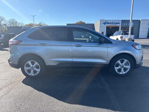 2022 Ford Edge SE