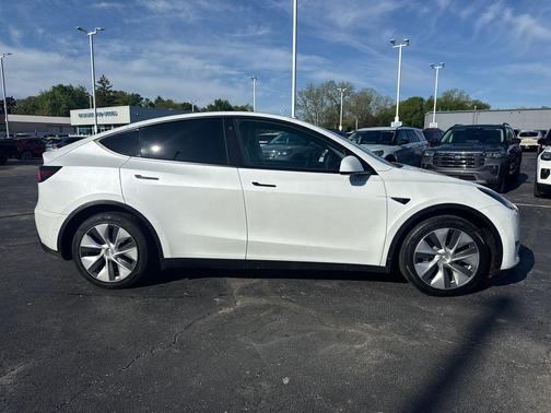 Pearl White Multi-Coat 2021 Tesla Model Y Long Range