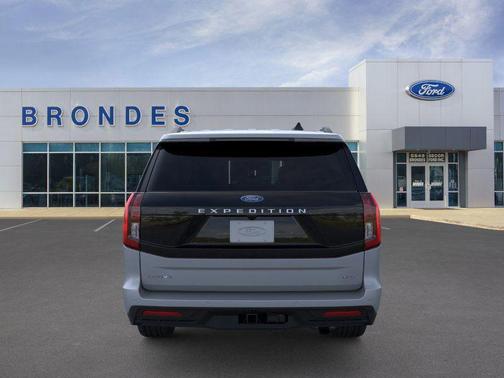 Glacier Gray Metallic Tri-Coat 2026 Ford Expedition Max Active 4x4