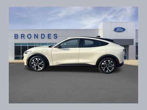 Desert Sand 2025 Ford Mustang Mach-E Select