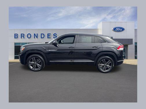 Deep Black 2021 Volkswagen Atlas Cross Sport 3.6L V6 SE w/Technology R-Line