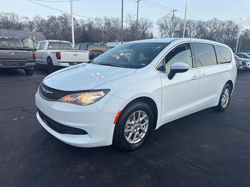 2023 Chrysler Voyager LX