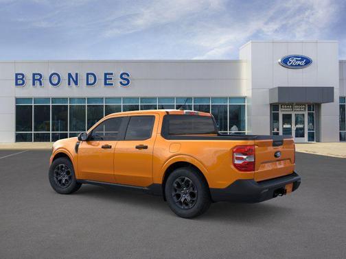 Orange Fury Metallic Tri-Coat 2026 Ford Maverick XLT