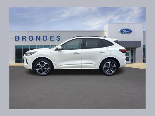 Star White Metallic Tri-Coat 2024 Ford Escape ST-Line Select