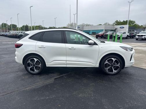 Star White Metallic Tri-Coat 2024 Ford Escape ST-Line Select