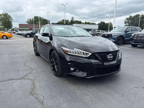 2023 Nissan Maxima SR