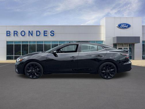 2023 Nissan Maxima SR