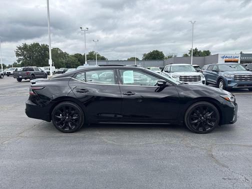 2023 Nissan Maxima SR