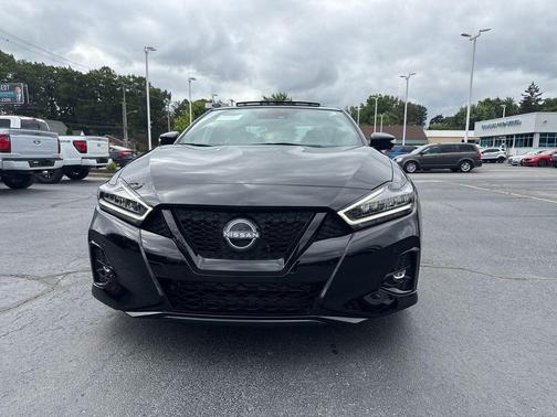 2023 Nissan Maxima SR
