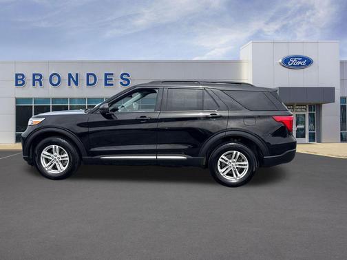 Agate Black Metallic 2023 Ford Explorer XLT