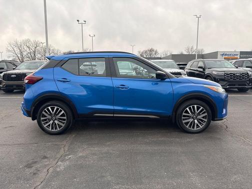 2021 Nissan Kicks SR
