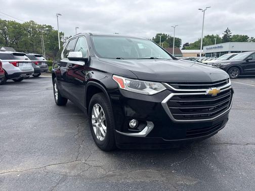 Mosaic Black Metallic 2018 Chevrolet Traverse LT Cloth
