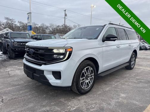 Space Silver Metallic 2025 Ford Expedition Active