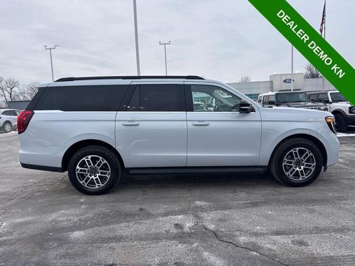 Space Silver Metallic 2025 Ford Expedition Active