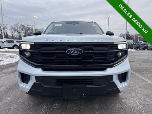 Space Silver Metallic 2025 Ford Expedition Active