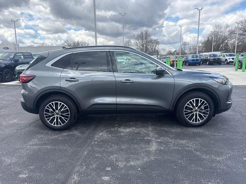Carbonized Gray Metallic 2025 Ford Escape PHEV SE