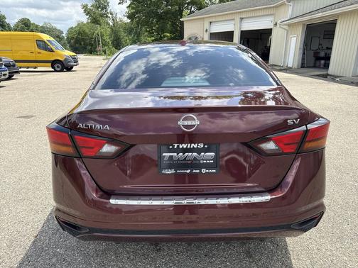 Garnet Pearl Metallic 2023 Nissan Altima 2.5 SV