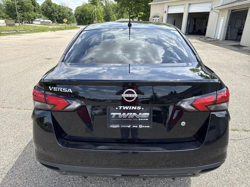Super Black 2023 Nissan Versa 1.6 S