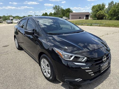 Super Black 2023 Nissan Versa 1.6 S
