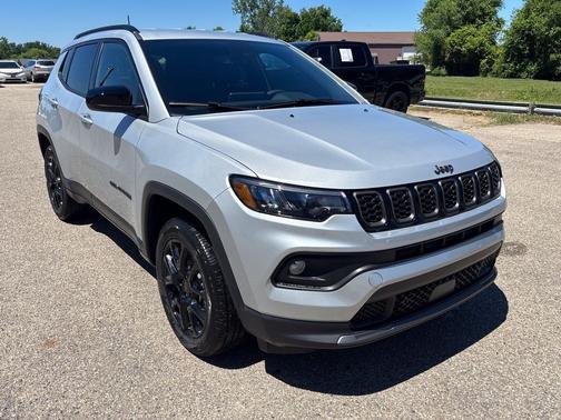 Silver Zynith Metallic Clearcoat 2026 Jeep Compass Latitude