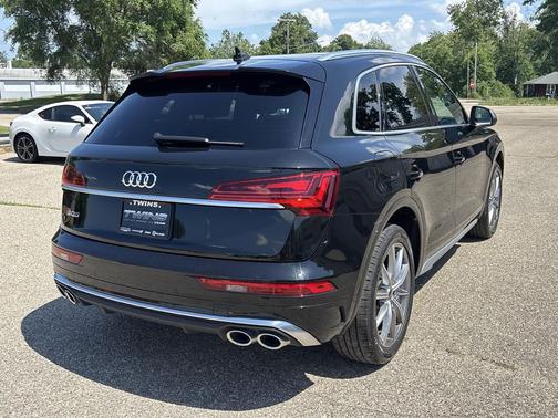 Mythos Black Metallic 2022 Audi SQ5 3.0T Premium Plus