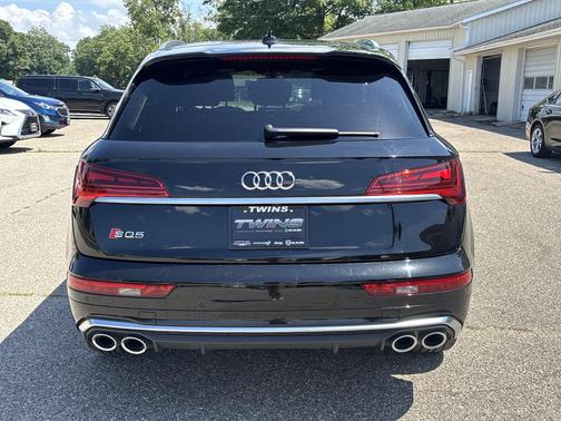 Mythos Black Metallic 2022 Audi SQ5 3.0T Premium Plus
