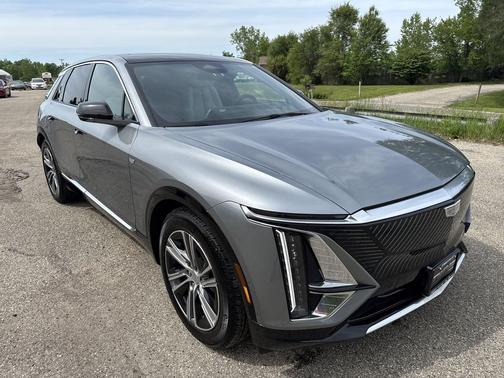Argent Silver Metallic 2024 Cadillac LYRIQ Luxury