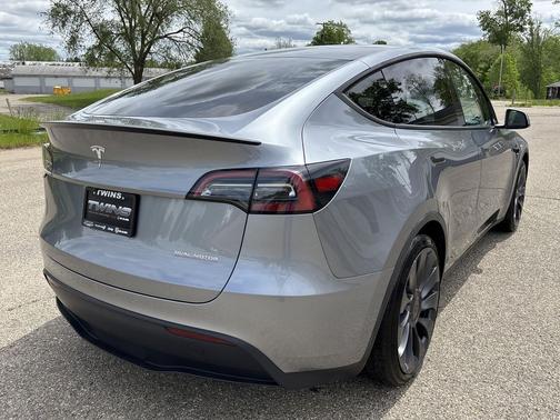 Stealth Grey 2025 Tesla Model Y Performance Dual Motor All-Wheel Drive