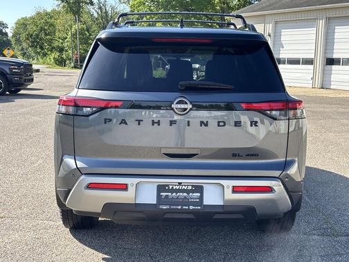 Gun Metallic/Super Black 2023 Nissan Pathfinder SL 4WD