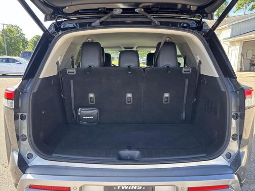 Gun Metallic/Super Black 2023 Nissan Pathfinder SL 4WD