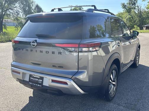 Gun Metallic/Super Black 2023 Nissan Pathfinder SL 4WD