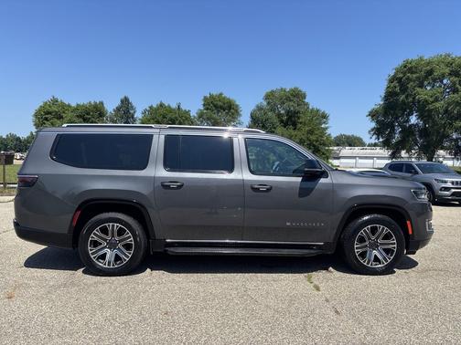 Baltic Gray Metallic Clearcoat 2023 Jeep Wagoneer L Series II 4x4