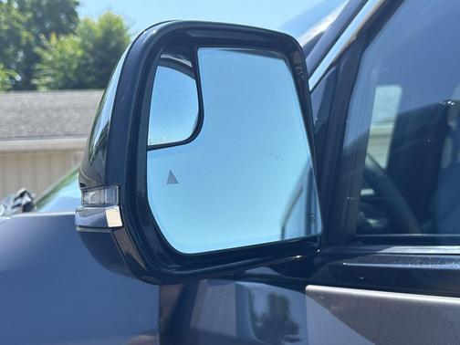 Baltic Gray Metallic Clearcoat 2023 Jeep Wagoneer L Series II 4x4