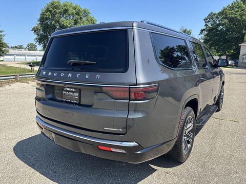 Baltic Gray Metallic Clearcoat 2023 Jeep Wagoneer L Series II 4x4