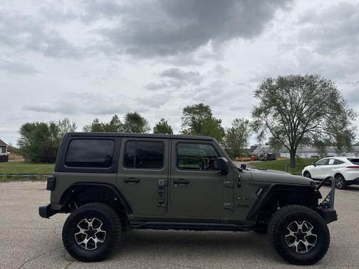 Black Clearcoat 2018 Jeep Wrangler Unlimited Sahara