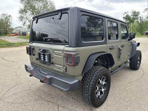 Black Clearcoat 2018 Jeep Wrangler Unlimited Sahara