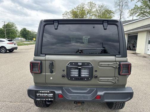 Black Clearcoat 2018 Jeep Wrangler Unlimited Sahara