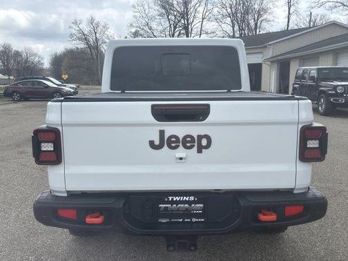 Bright White Clearcoat 2024 Jeep Gladiator Mojave X