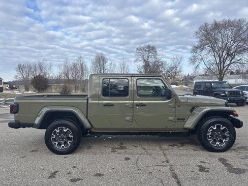 2026 Jeep Gladiator Sahara 4x4